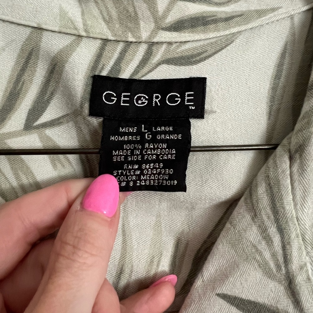 ⭐️George tropical button up - Picture 2 of 5